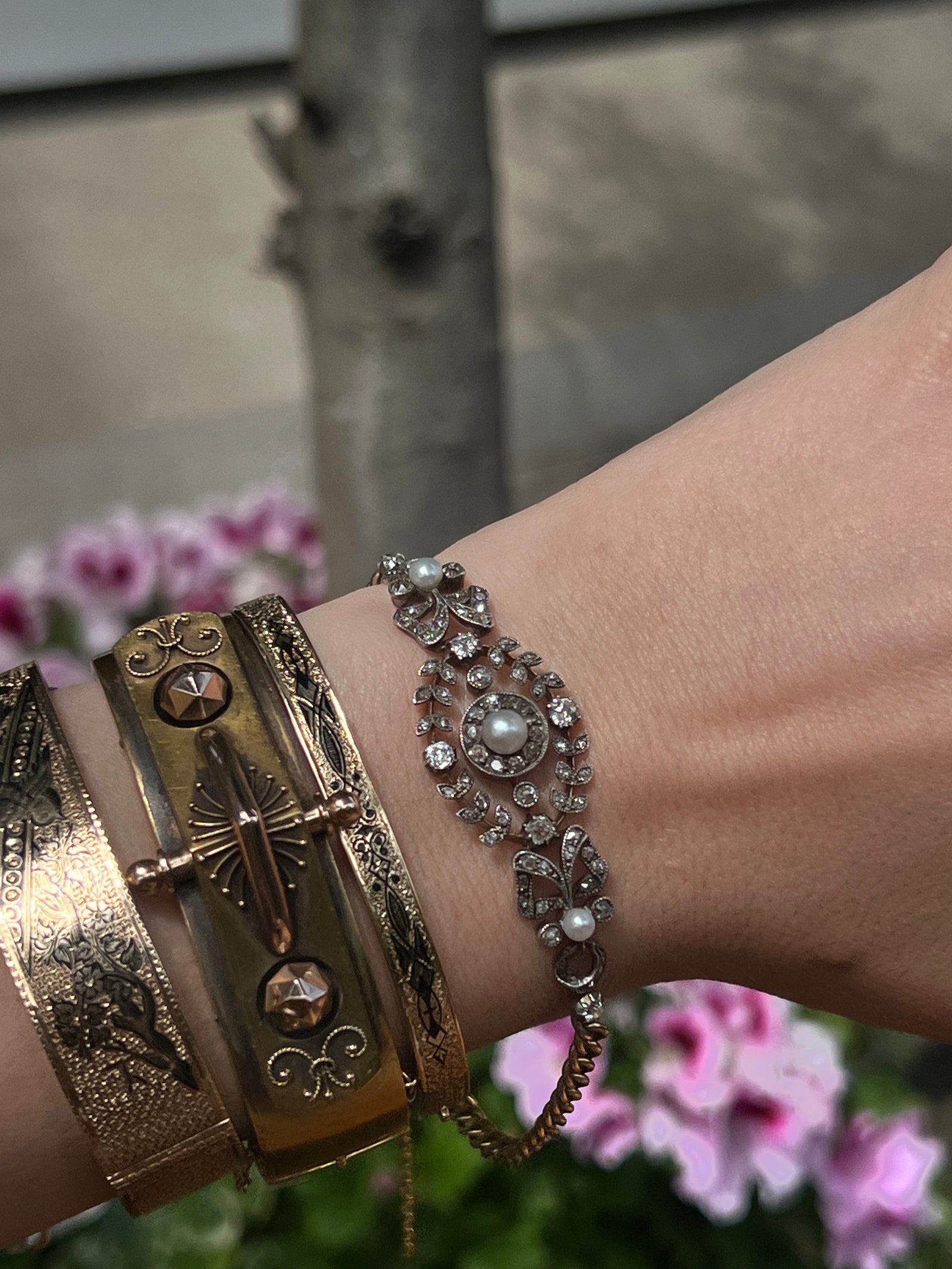 Exceptional English 18ct and sterling bracelet featuring mixed-metal craftsmanship with elegant antique English design.