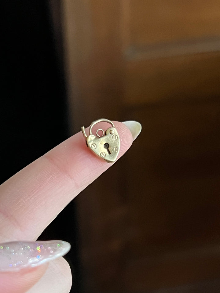 9ct Padlock Jewel 2 (bby!)