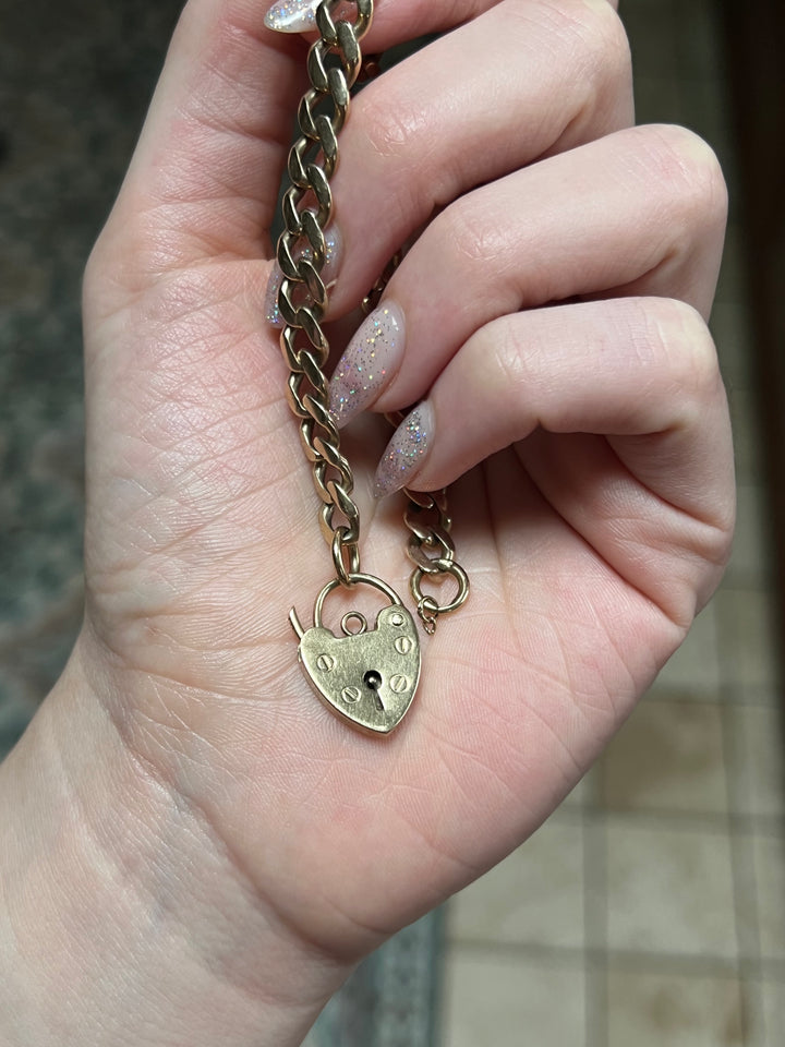 Superb Padlock Bracelet in 9ct