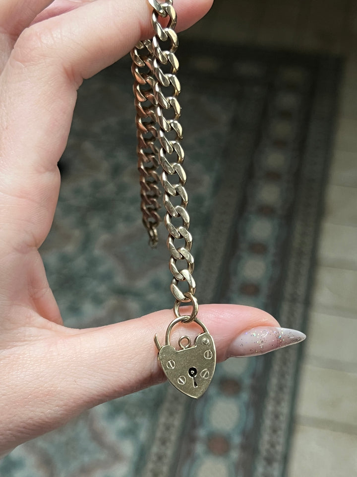 Superb Padlock Bracelet in 9ct