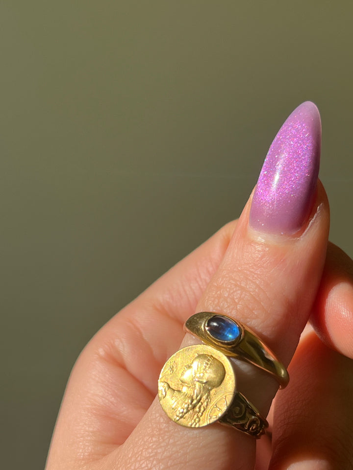 Sapphire Cabochon Band in 18ct