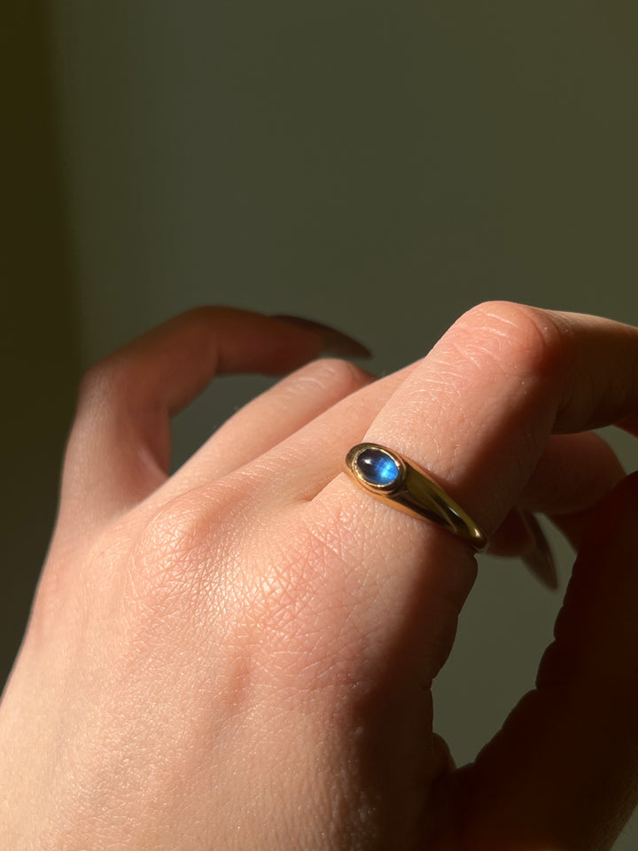 Sapphire Cabochon Band in 18ct