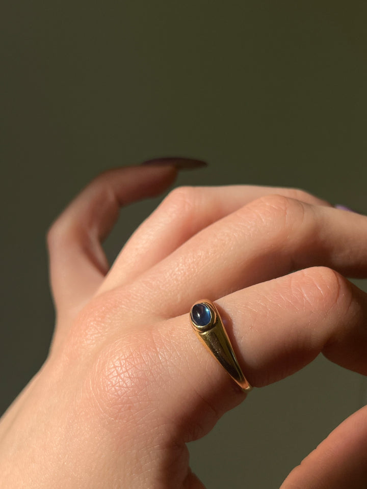 Sapphire Cabochon Band in 18ct