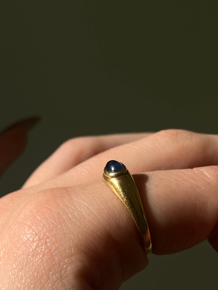 Sapphire Cabochon Band in 18ct