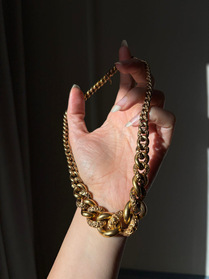 Reversible Victorian 18-Carat Gold Repoussé Collar, English 1880