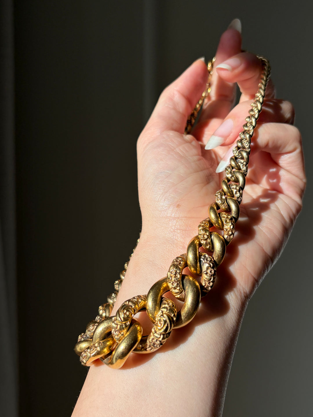 Reversible Victorian 18-Carat Gold Repoussé Collar, English 1880