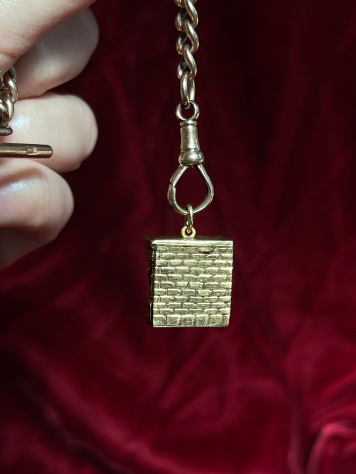 Italian 18ct gold Parthenon charm c.1960 with detailed architectural design