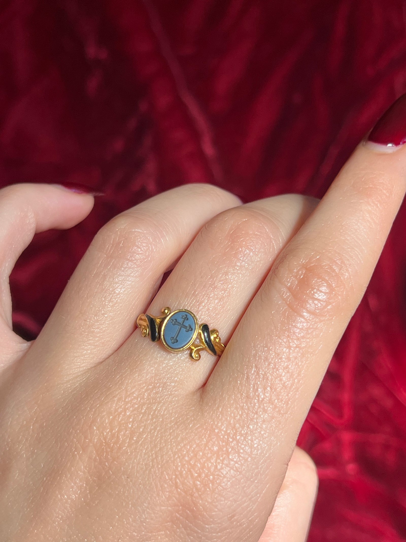Antique c.1875 Nicollo onyx cross ring with black enamel and detailed Victorian craftsmanship