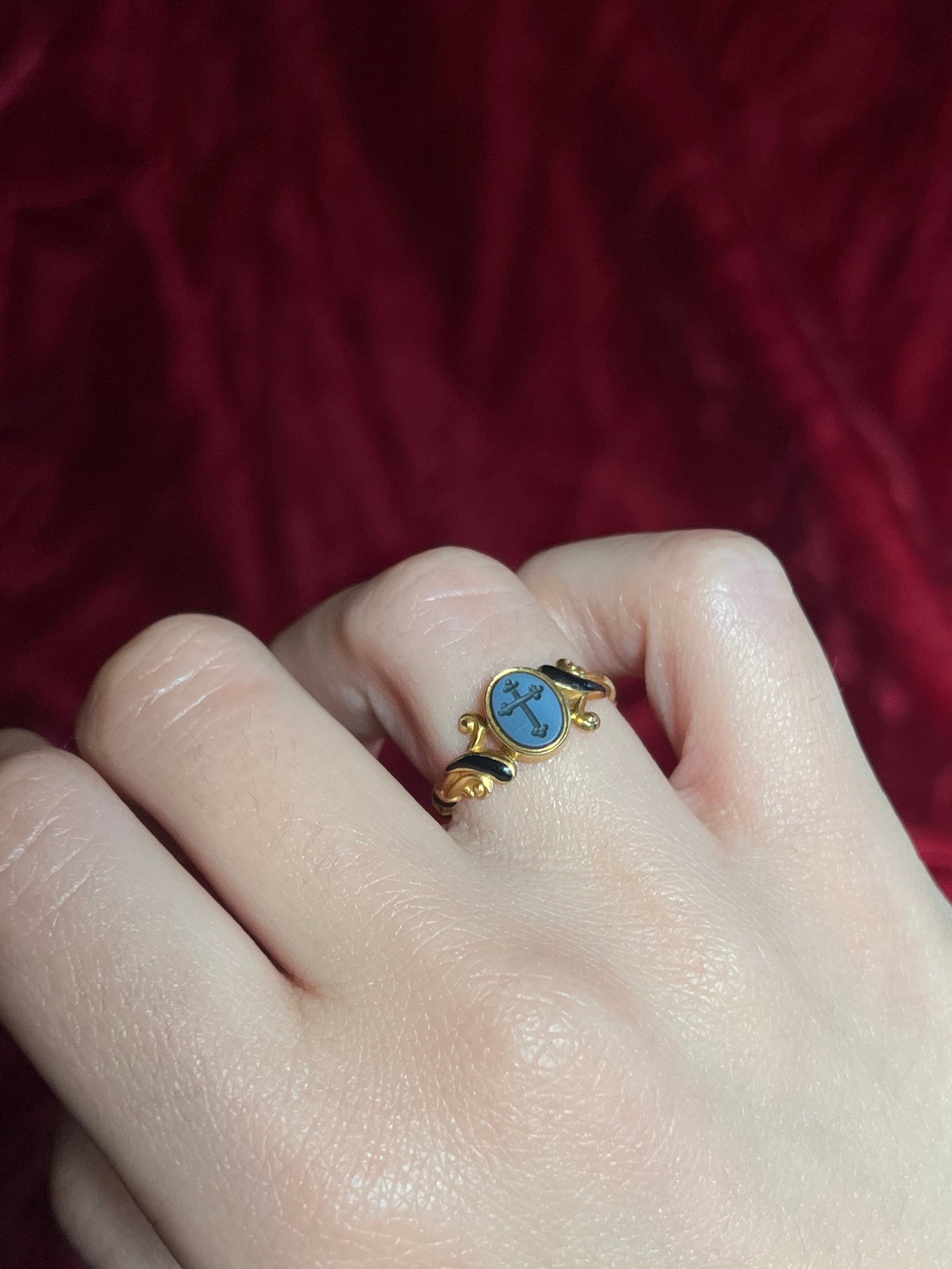 Antique c.1875 Nicollo onyx cross ring with black enamel and detailed Victorian craftsmanship