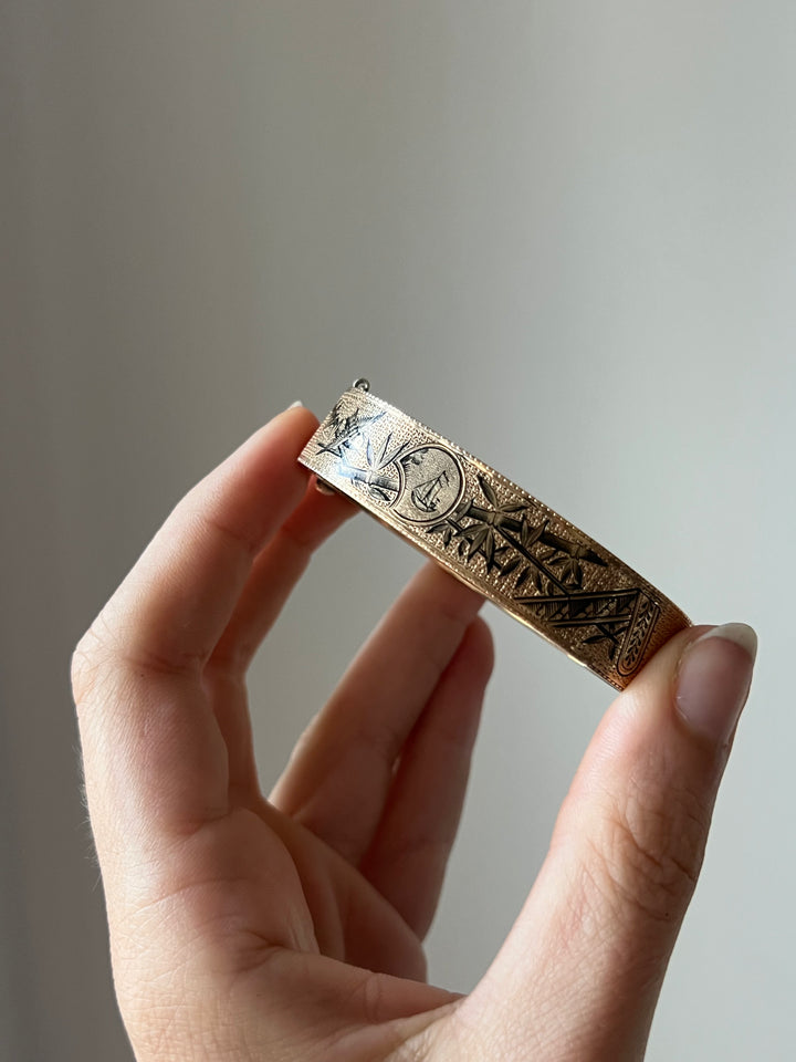 14ct Chinoiserie Bangle with Taille D’Epargne Enamel