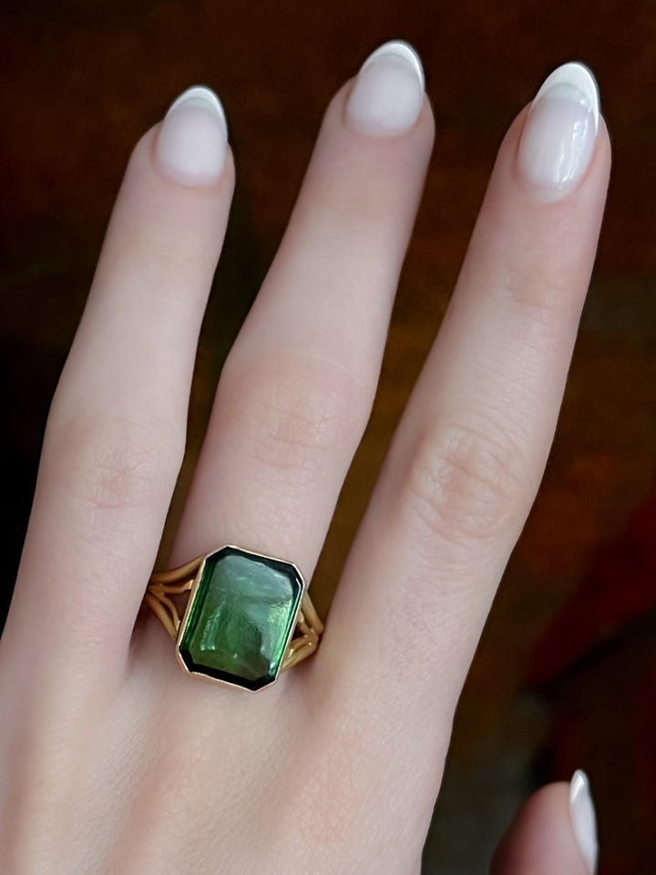 Outstanding Edwardian 18ct Green Tourmaline Dinner Ring