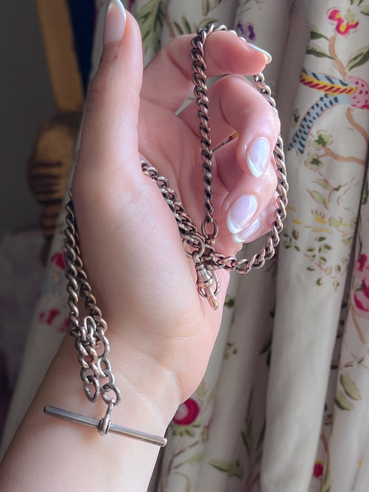 Outstanding 18.5” Victorian Sliding T-Bar Chain