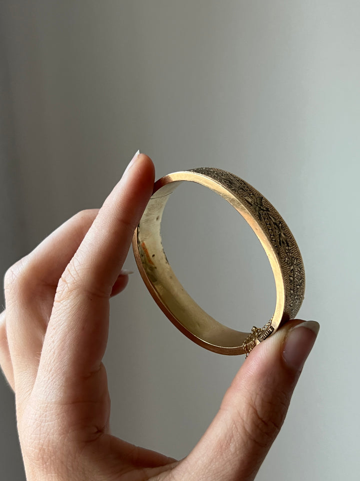 14ct Chinoiserie Bangle with Taille D’Epargne Enamel