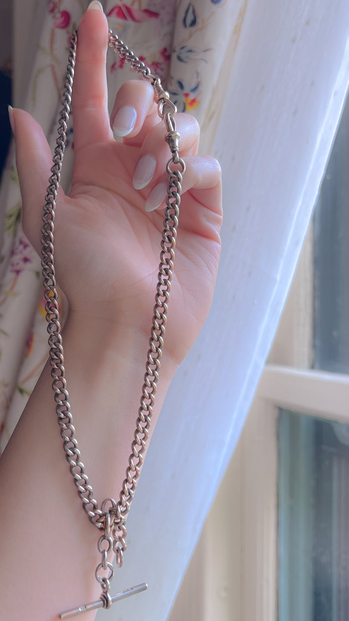 Outstanding 18.5” Victorian Sliding T-Bar Chain