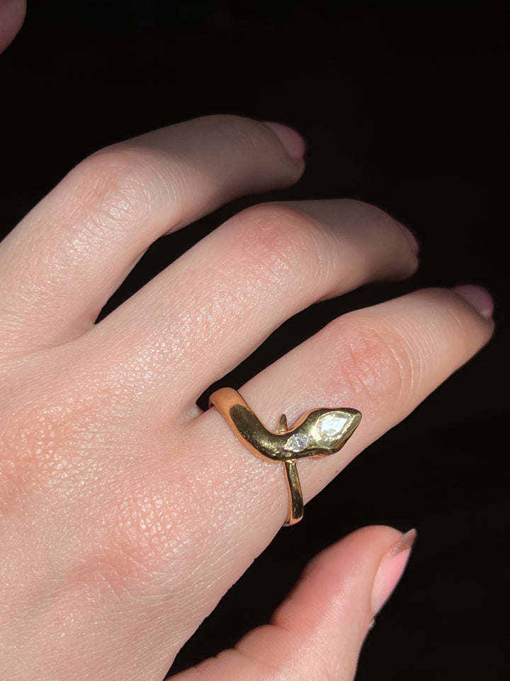Gorgeous 18ct Serpent Ring with Diamonds