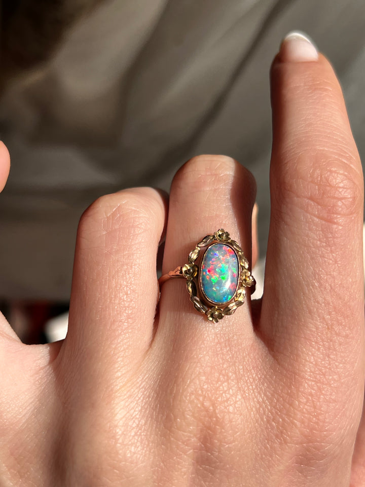 Superb 1940’s Opal Floral Halo’d Ring in 10ct