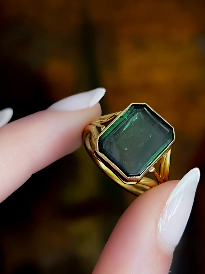 Outstanding Edwardian 18ct Green Tourmaline Dinner Ring