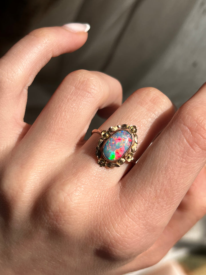 Superb 1940’s Opal Floral Halo’d Ring in 10ct
