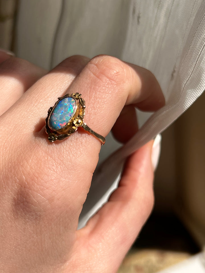Superb 1940’s Opal Floral Halo’d Ring in 10ct