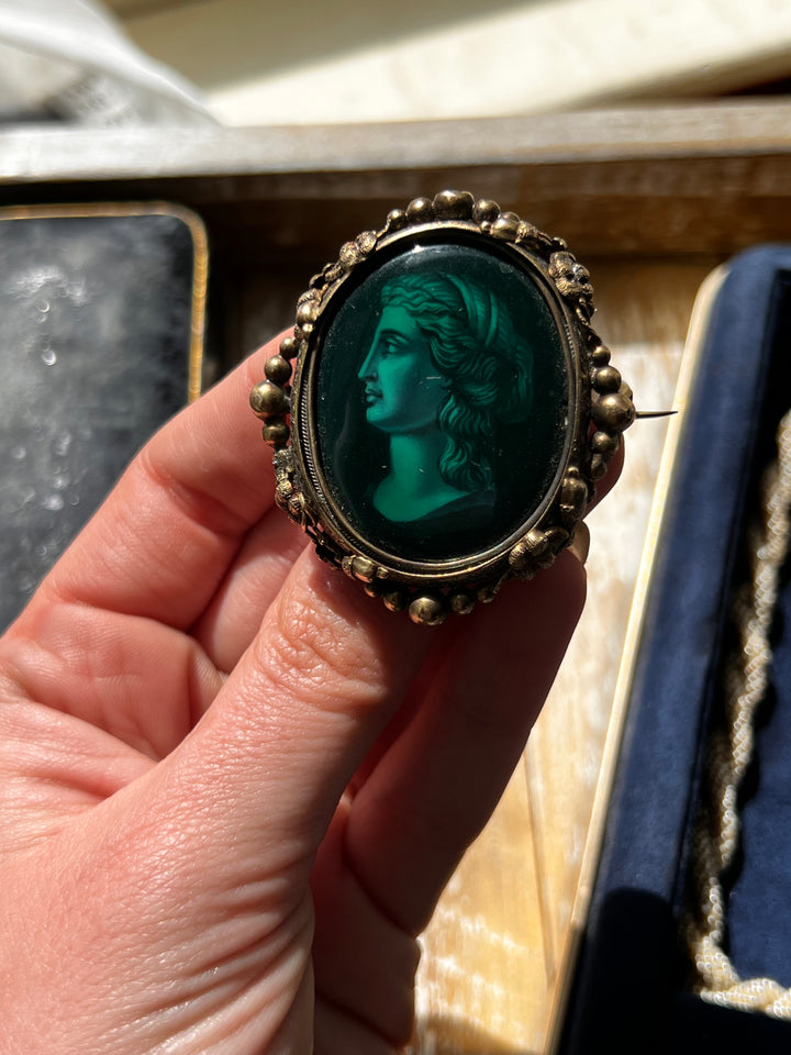 Tromp l’Oeil “Cameo Brooch” in Enamel 9ct