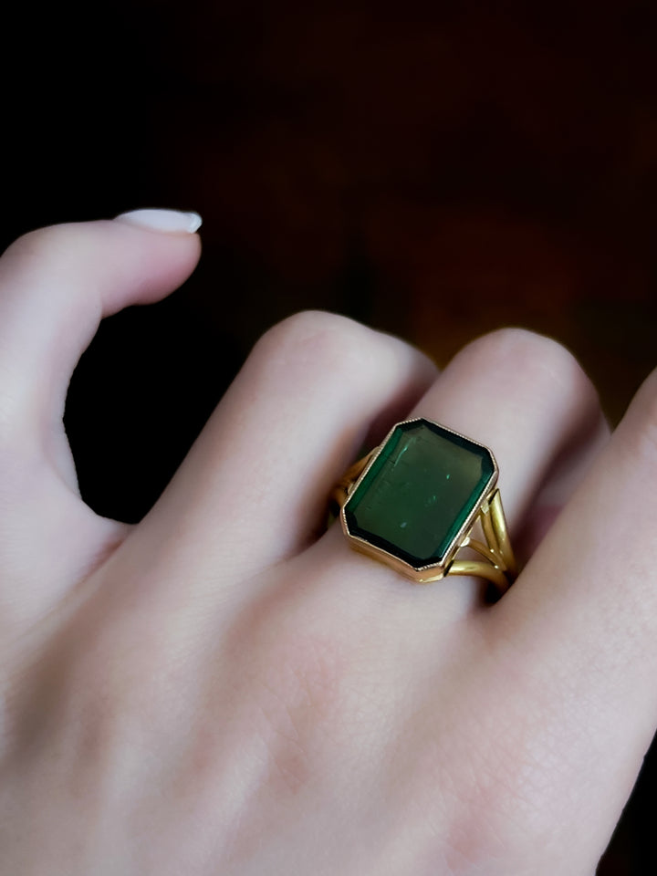 Outstanding Edwardian 18ct Green Tourmaline Dinner Ring