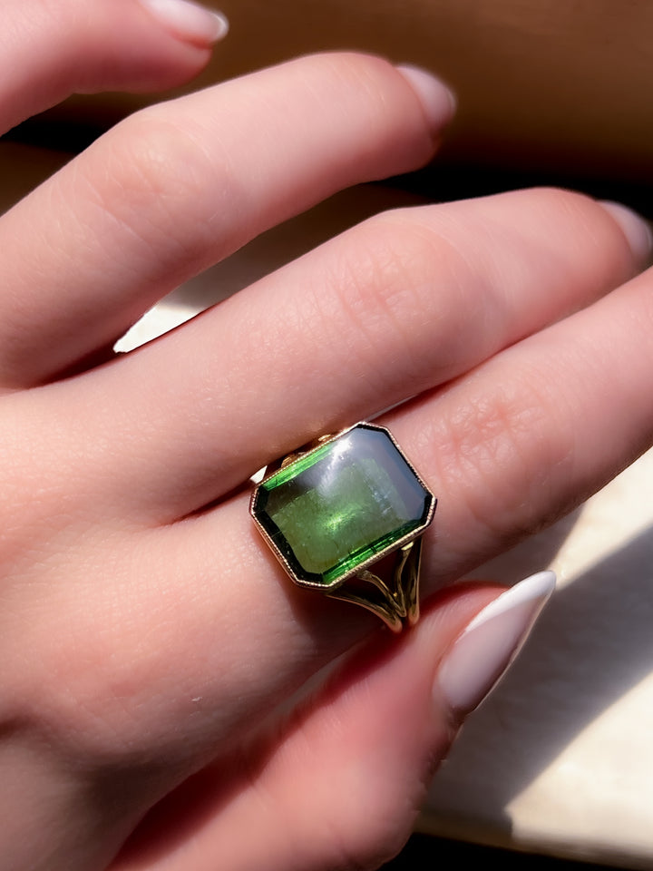 Outstanding Edwardian 18ct Green Tourmaline Dinner Ring