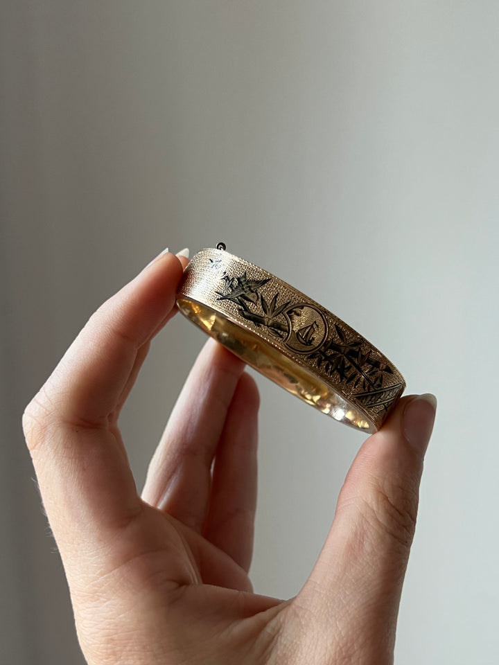 14ct Chinoiserie Bangle with Taille D’Epargne Enamel