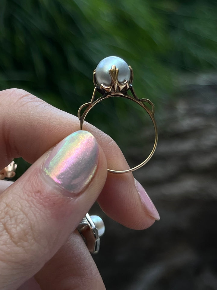 Gorgeous Blue-Grey Pearl In Celebrated High Setting