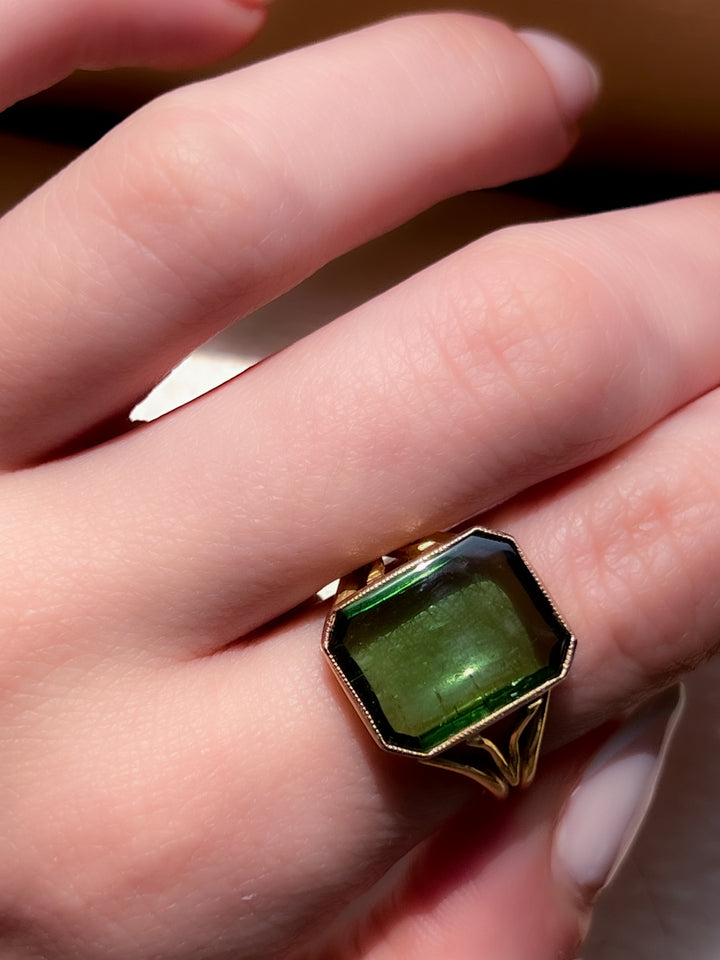 Outstanding Edwardian 18ct Green Tourmaline Dinner Ring