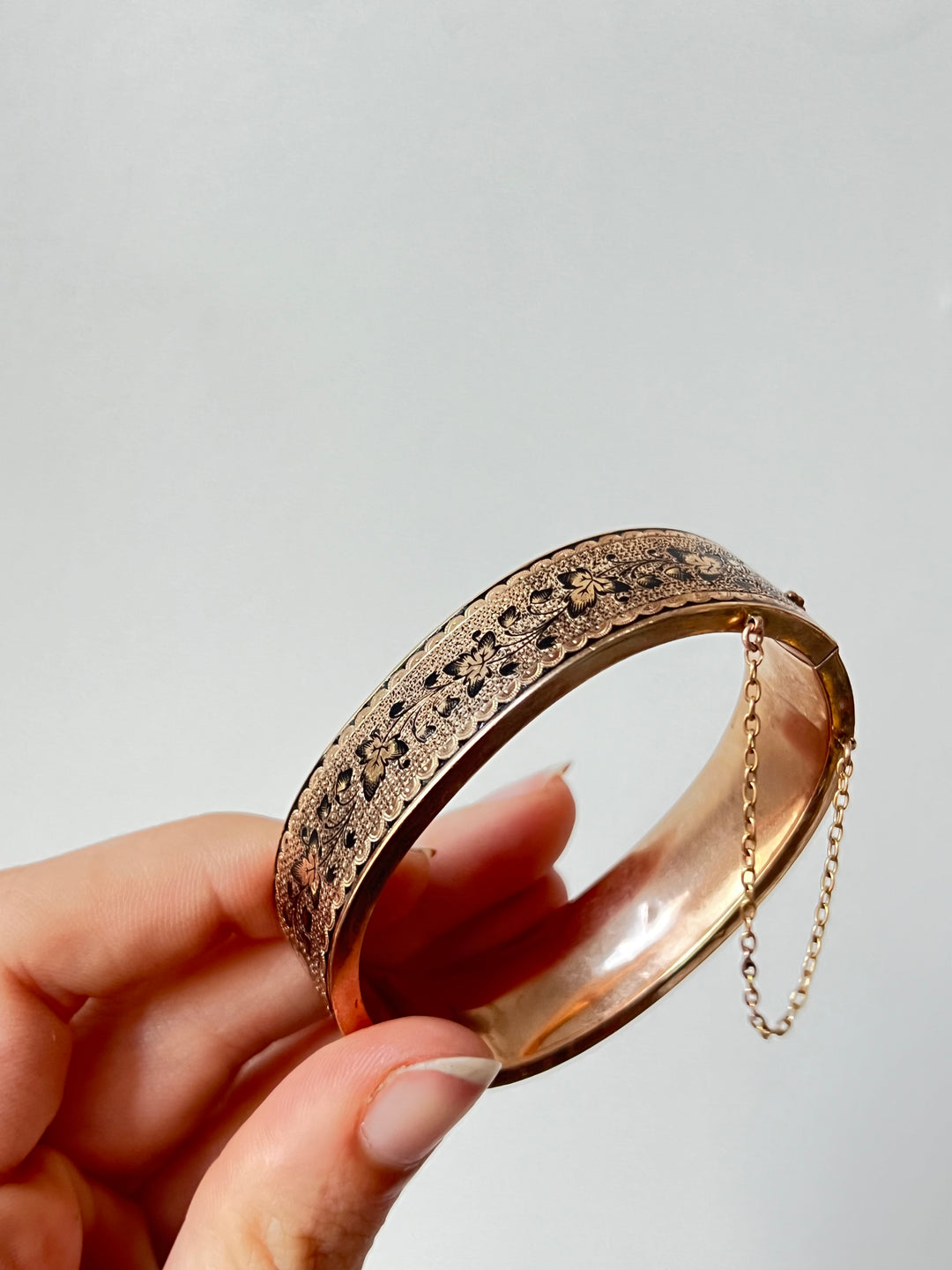 14ct Ivy Wedding Bangle with Taille D’Epargne