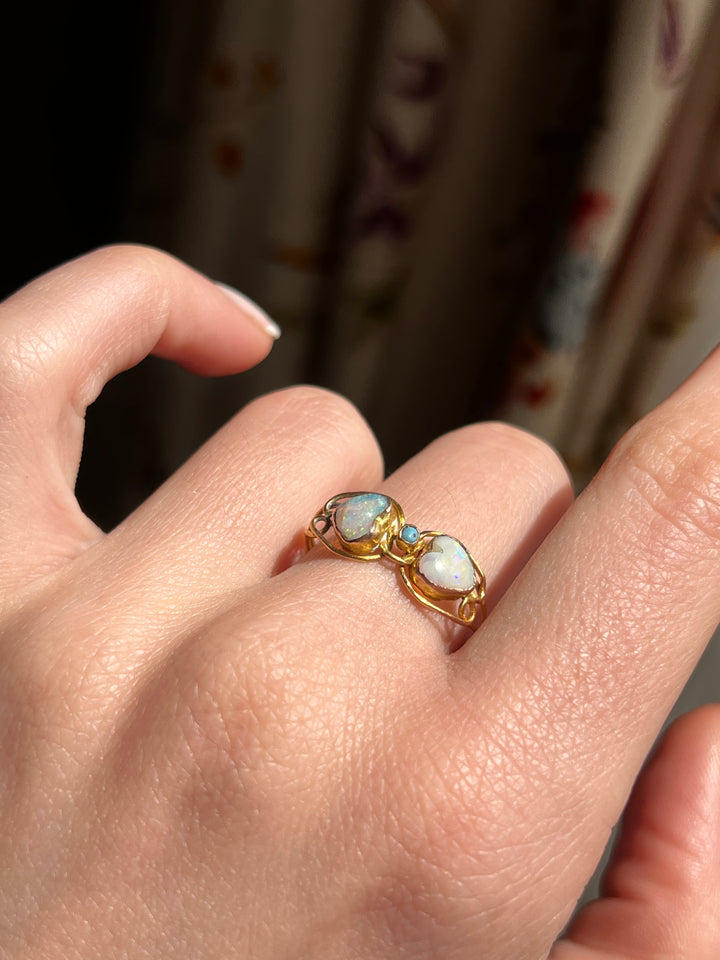 Delightful Victorian Double Heart Ring in 9ct