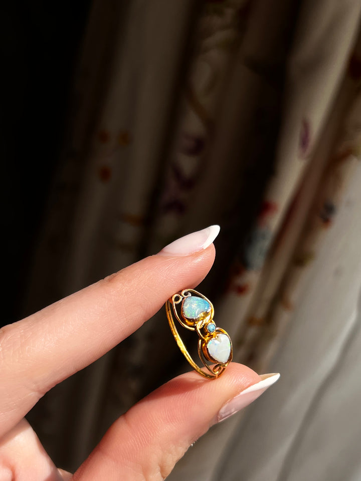 Delightful Victorian Double Heart Ring in 9ct