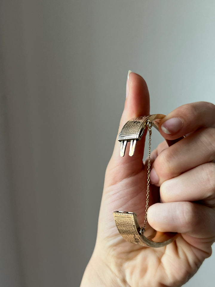 14ct Chinoiserie Bangle with Taille D’Epargne Enamel