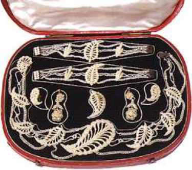 Outstanding Pearl Parure Circa 1810-1820 in Original Box