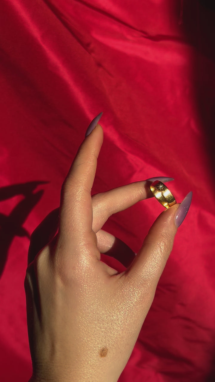 18ct Diamond Star Band