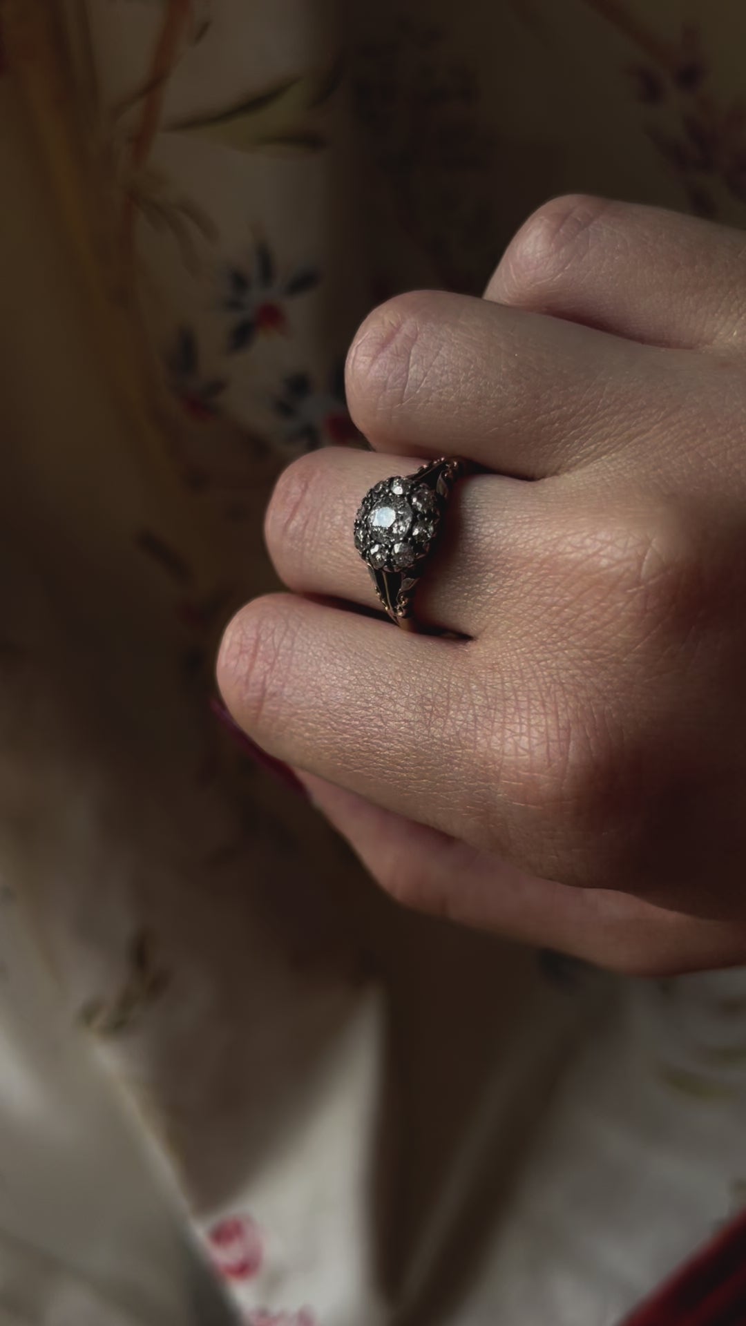 Early 20th Century English 18ct Diamond Daisy Ring