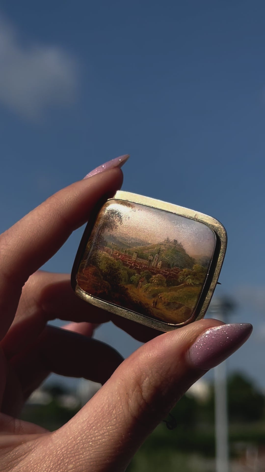 19th Century Porcelain Scenic Brooch in 14 ct