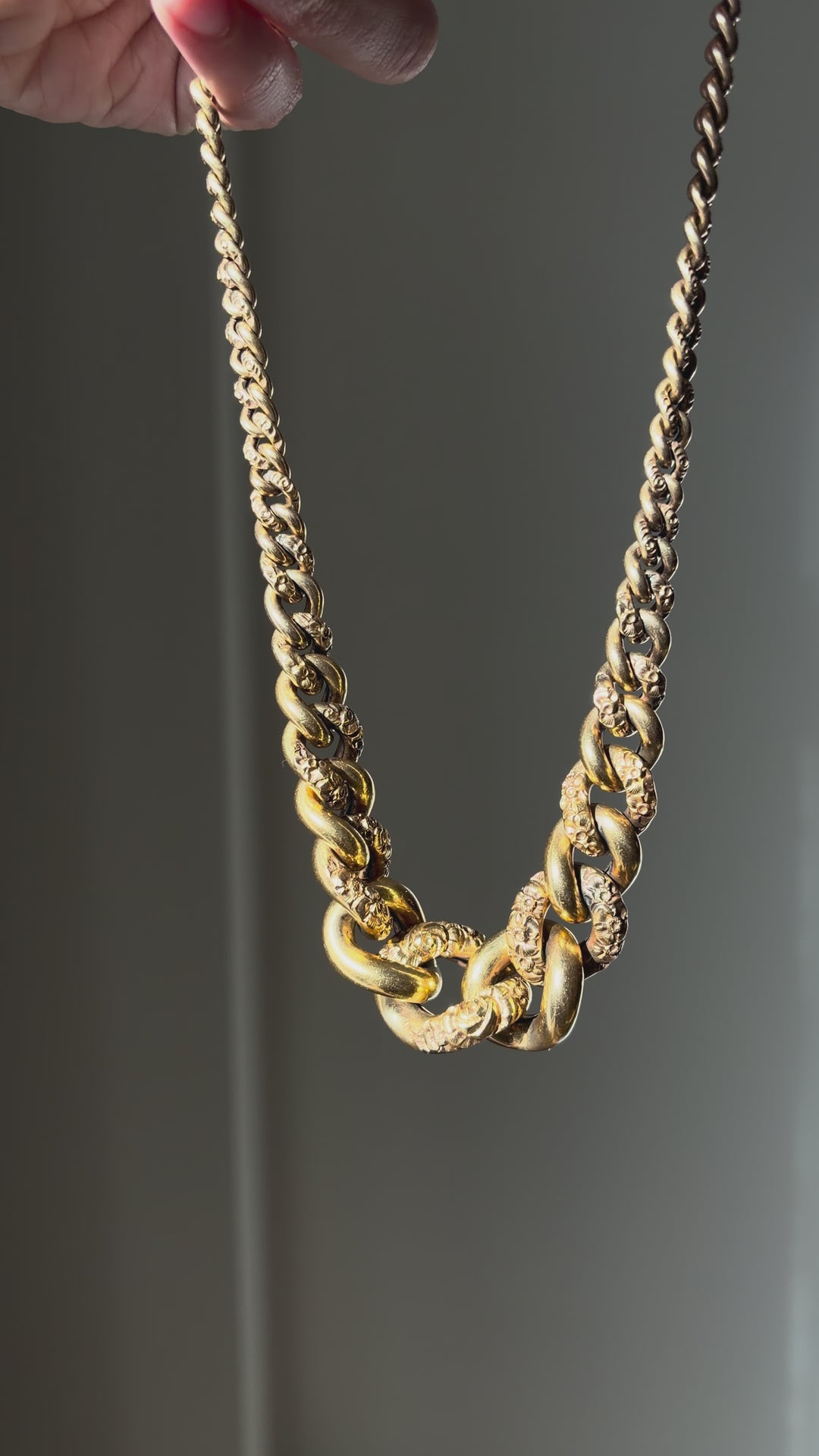 Reversible Victorian 18-Carat Gold Repoussé Collar, English 1880
