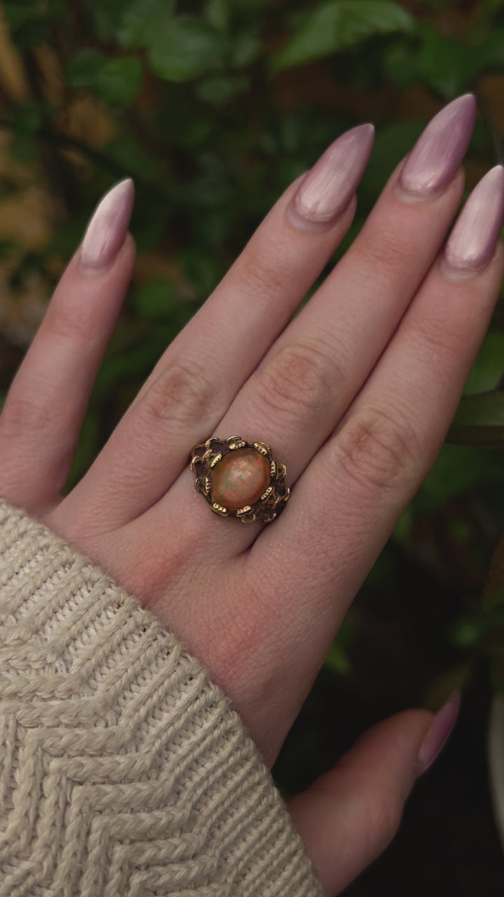 Superb Vintage Opal Ring in 18ct Signed Italy