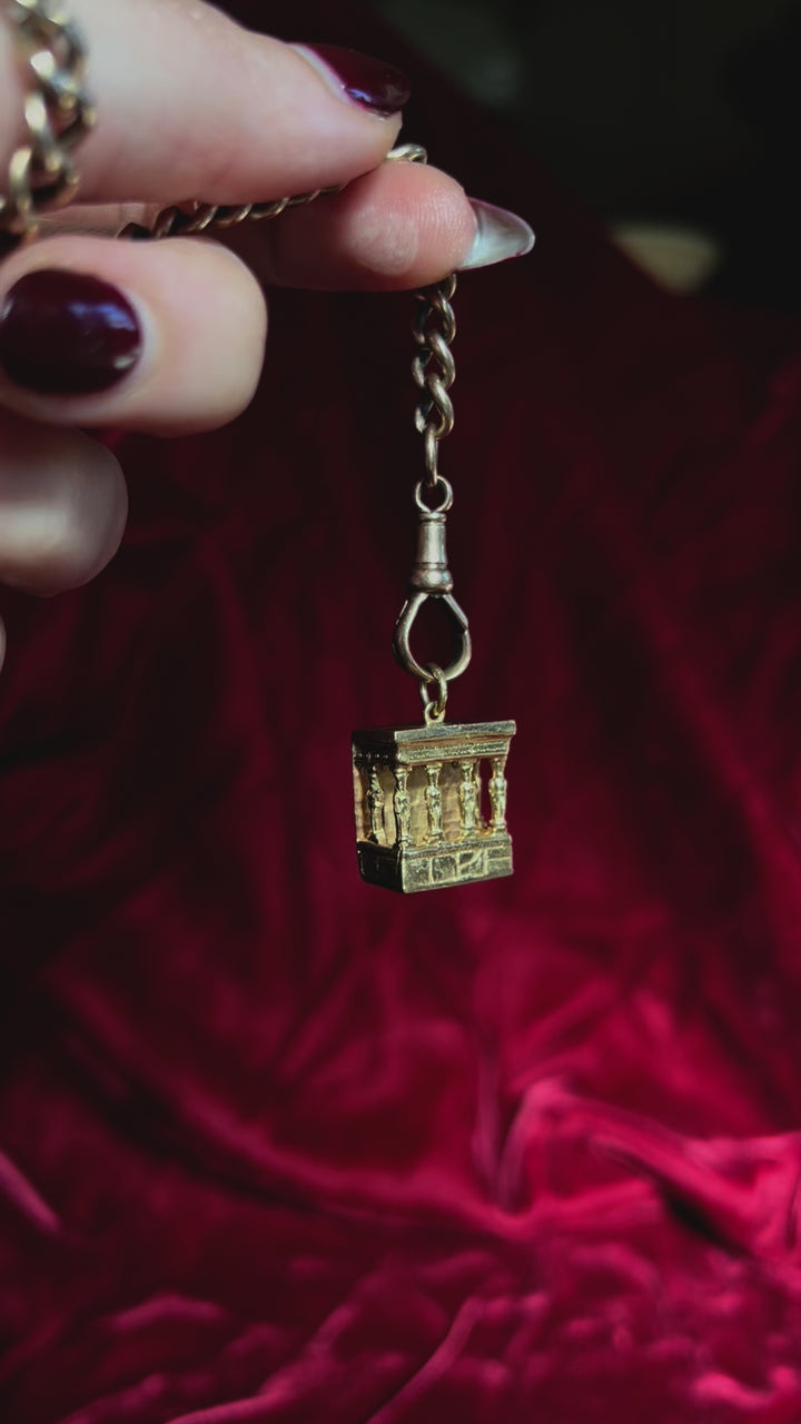 Italian 18ct gold Parthenon charm c.1960 with detailed architectural design