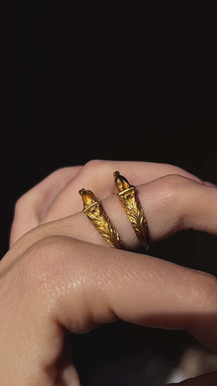 18ct Curio Original "The Celebrated Puppy" Ring