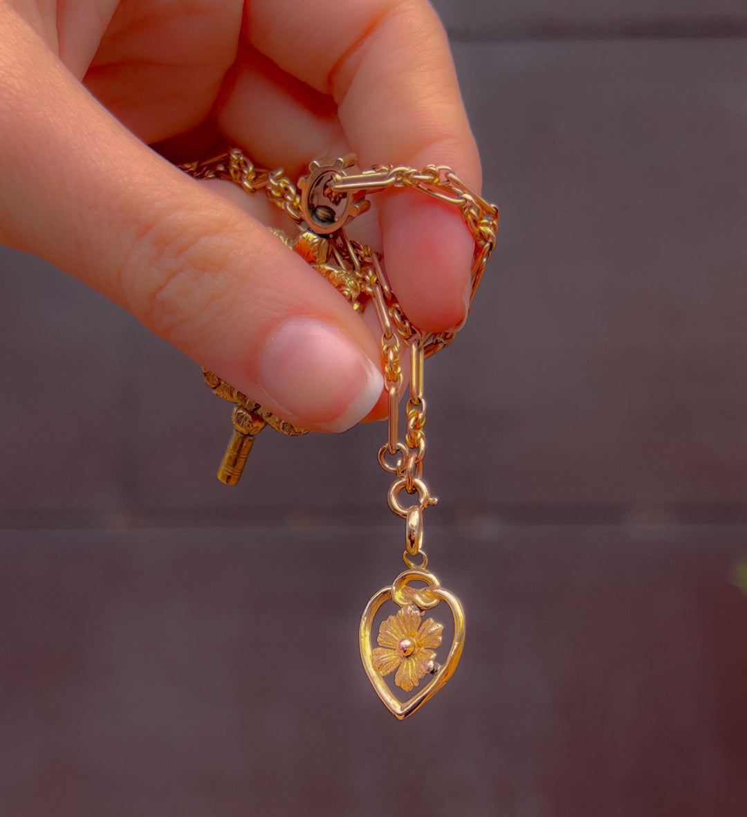 9k Art Nouveau Heart with Love Knot