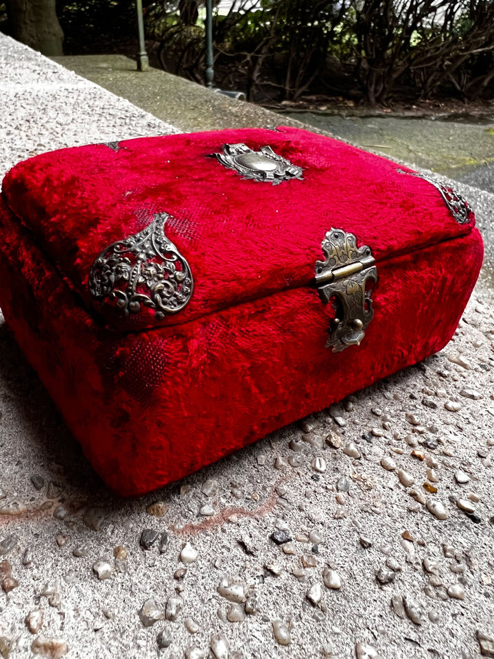 An outstanding Red Velvet + Tufted Silk Napoleon III Box
