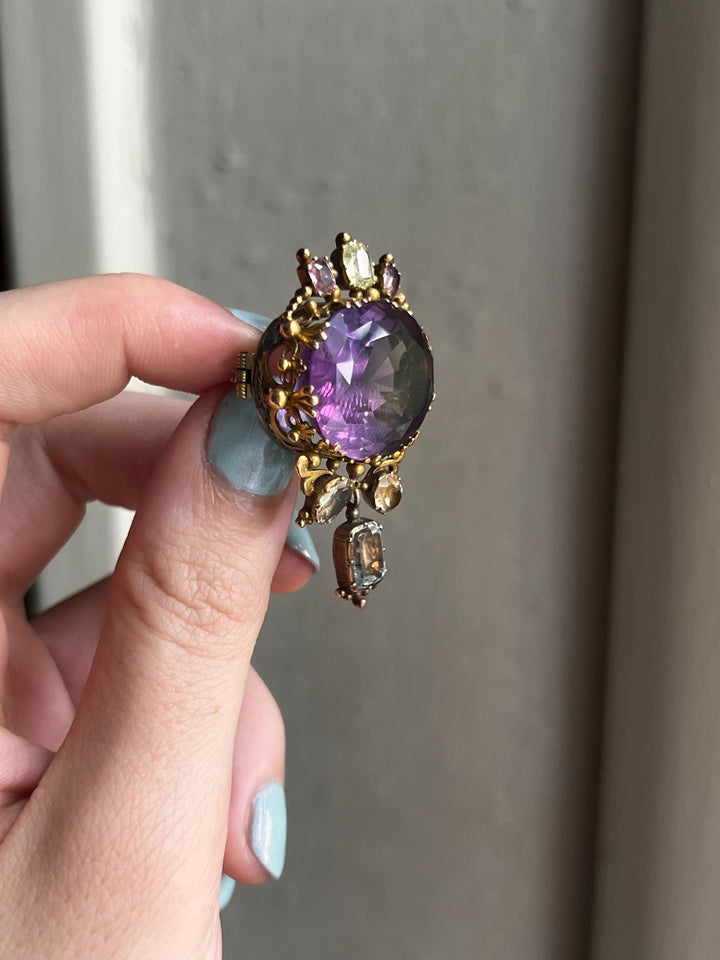 Outstanding, Museum Quality Amethyst Brooch in 18k Gold Circa 1890