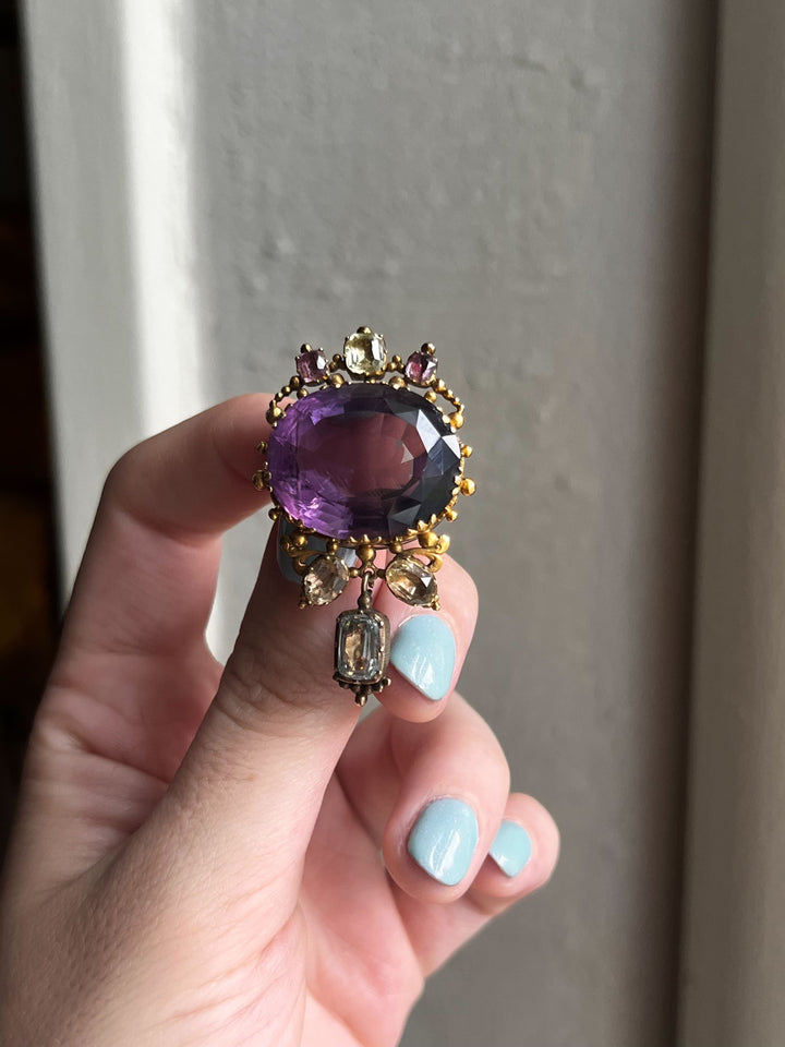 Outstanding, Museum Quality Amethyst Brooch in 18k Gold Circa 1890