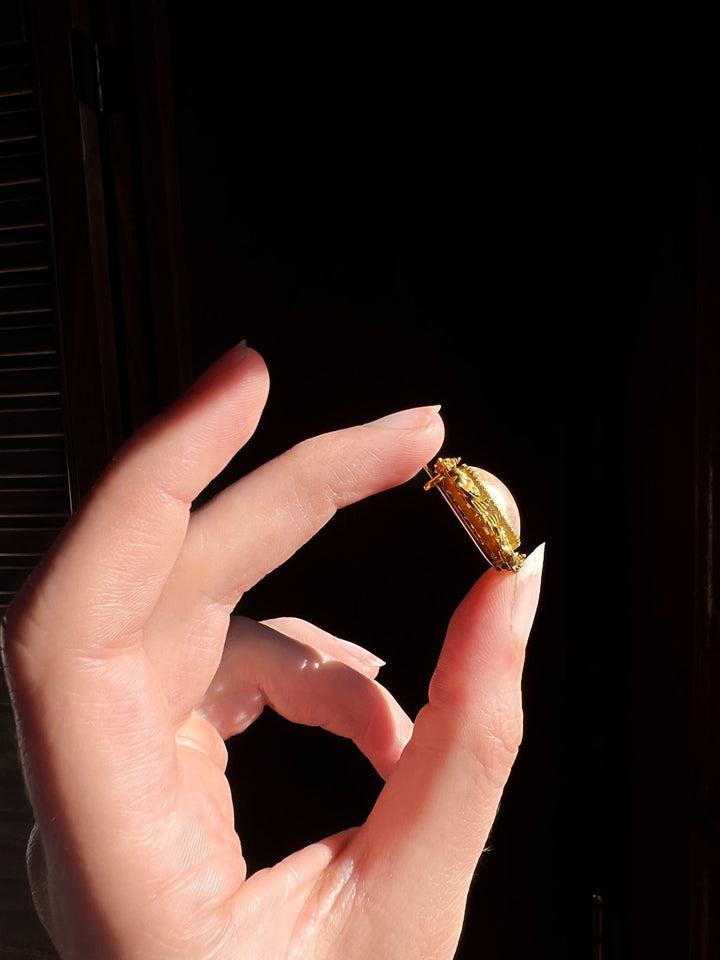 Extremely Rare 18k Coque-De-Perle Brooch