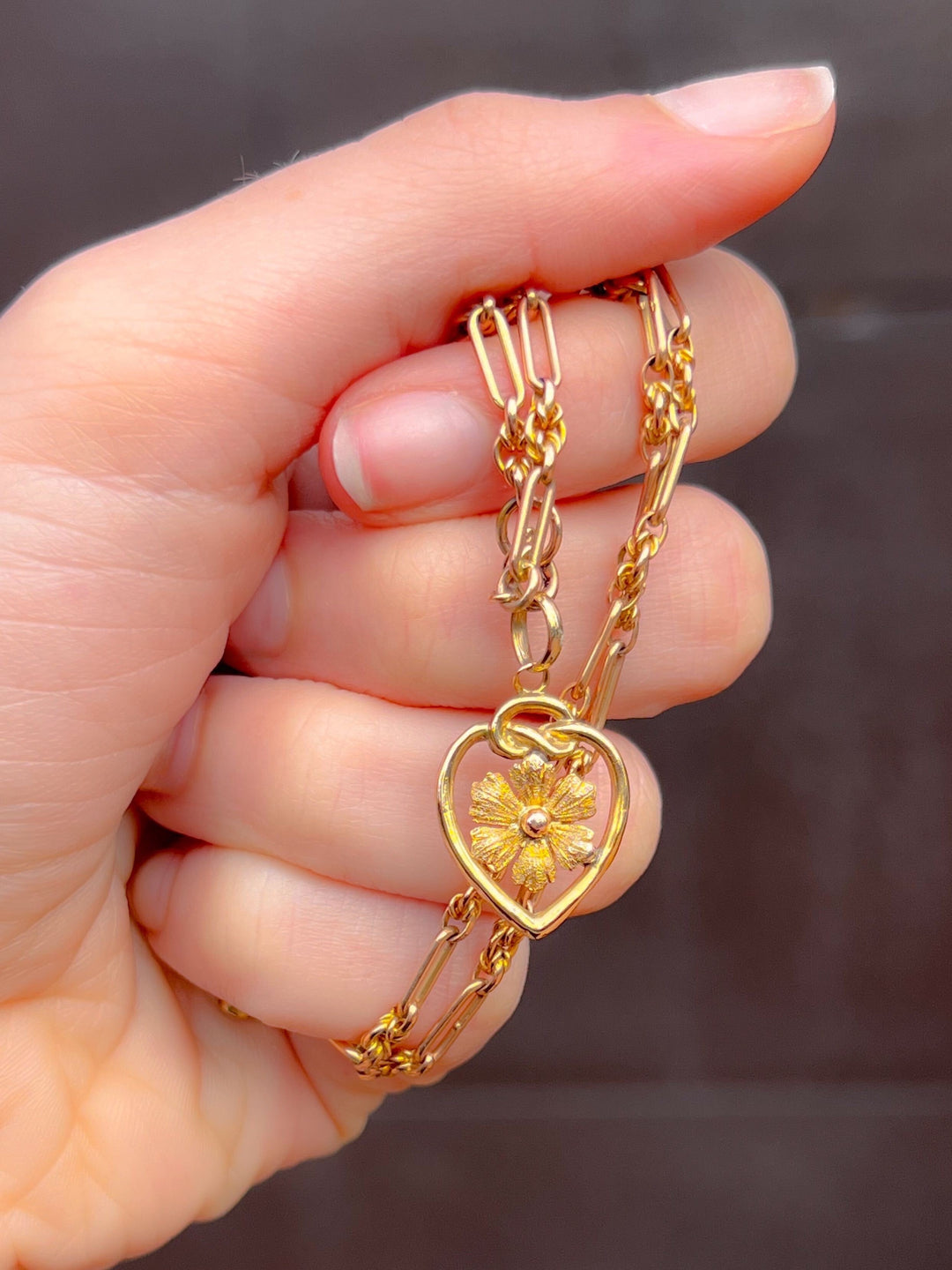 9k Art Nouveau Heart with Love Knot