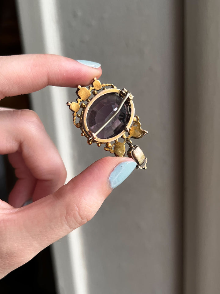 Outstanding, Museum Quality Amethyst Brooch in 18k Gold Circa 1890