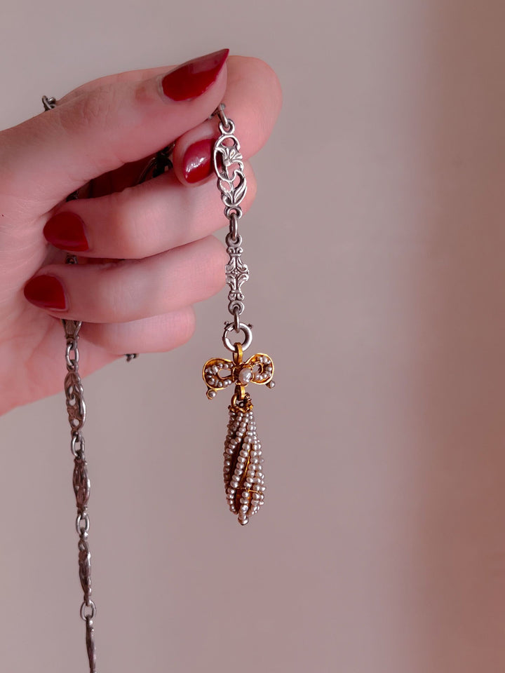 Sumptuous Early 18th C Pearl Bow with Torpedo Drop