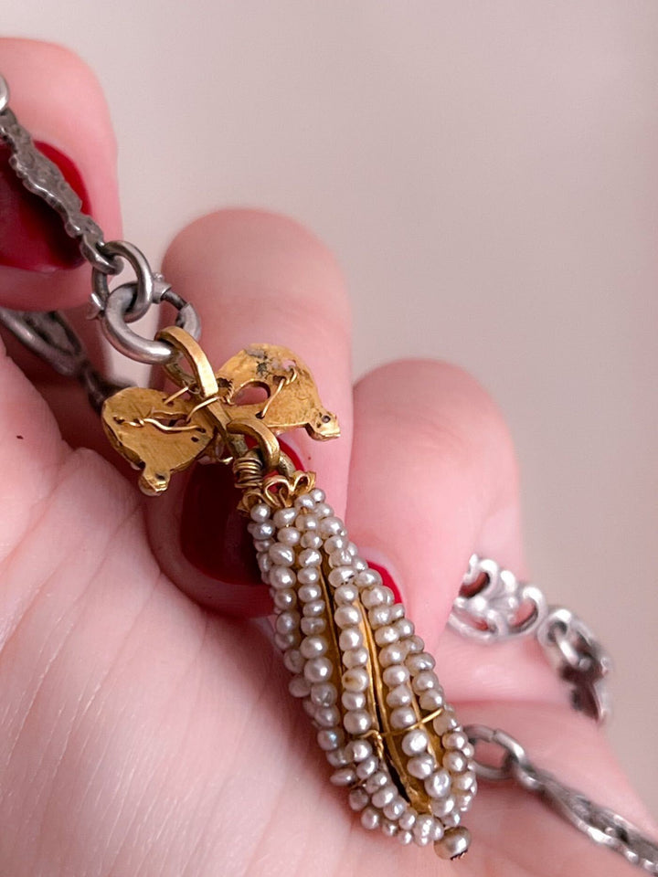 Sumptuous Early 18th C Pearl Bow with Torpedo Drop